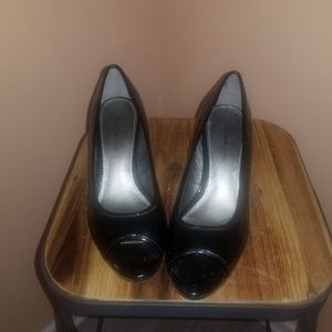 Bandolino open toe black pump